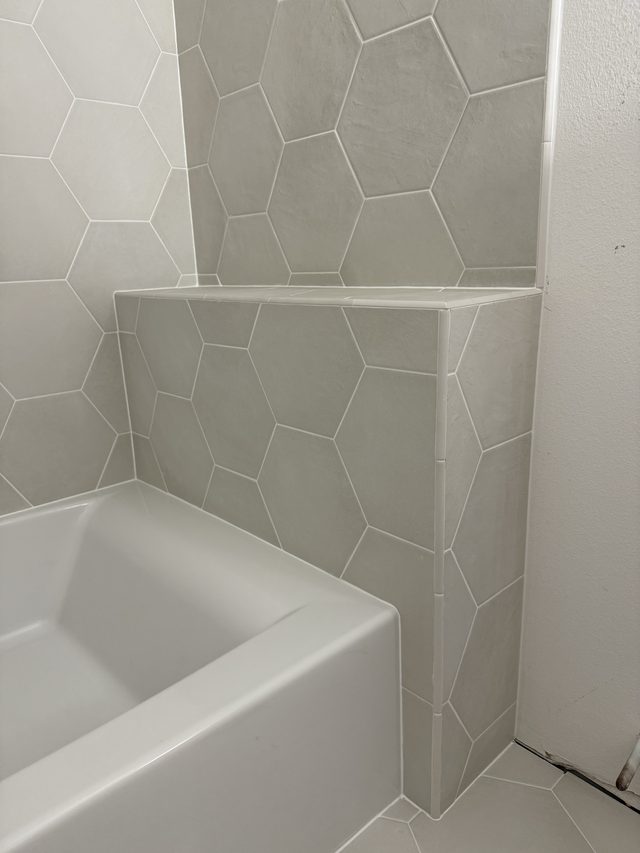 hexagon tile tub surround corner with bathtub